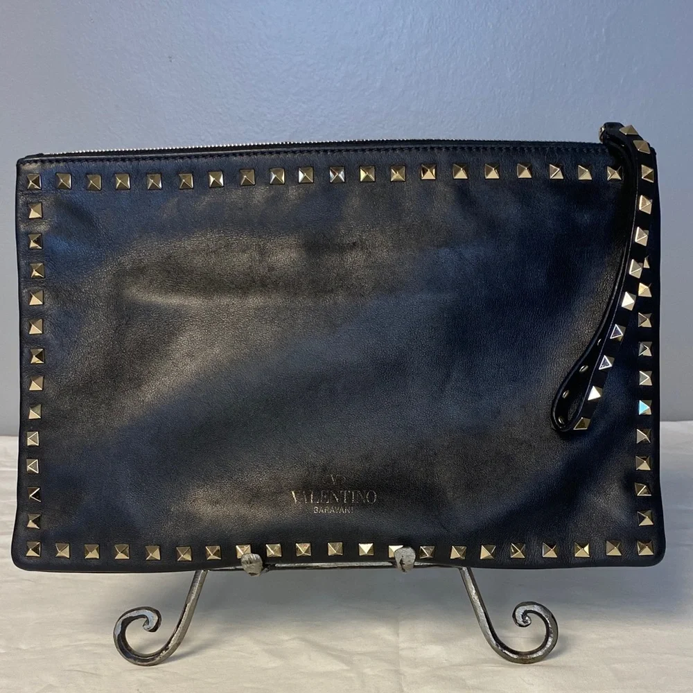 Valentino Garavani Rockstud Black Leather Pouch - Picture 1 of 11